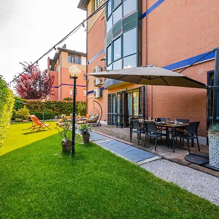 Garden Retreat, 5 Min Dal Centro Con Garage Módena
