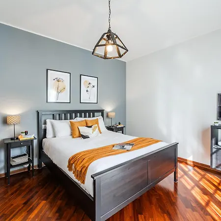 Garden Retreat, 5 Min Dal Centro Con Garage Apartment