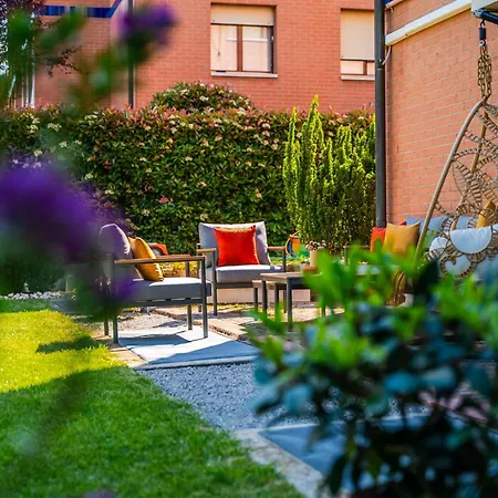 Garden Retreat, 5 Min Dal Centro Con Garage Apartment Modena