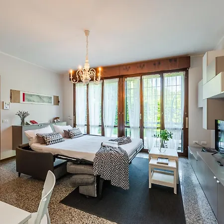 Garden Retreat, 5 Min Dal Centro Con Garage Apartment
