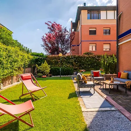 Garden Retreat, 5 Min Dal Centro Con Garage Apartment Modena