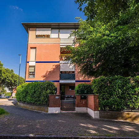 Garden Retreat, 5 Min Dal Centro Con Garage Apartment *