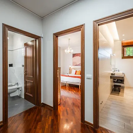 Garden Retreat, 5 Min Dal Centro Con Garage Apartment