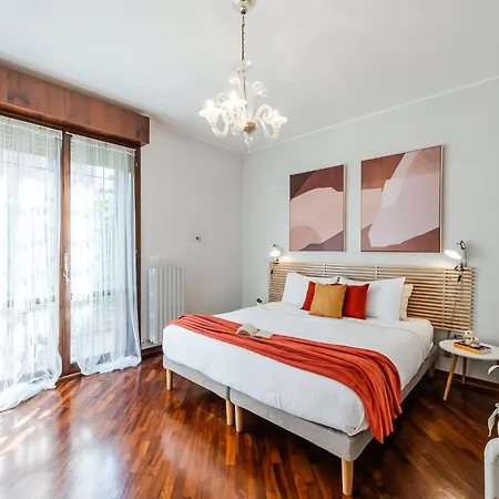 Garden Retreat, 5 Min Dal Centro Con Garage Apartment