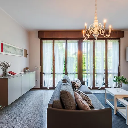 Garden Retreat, 5 Min Dal Centro Con Garage Apartment Modena