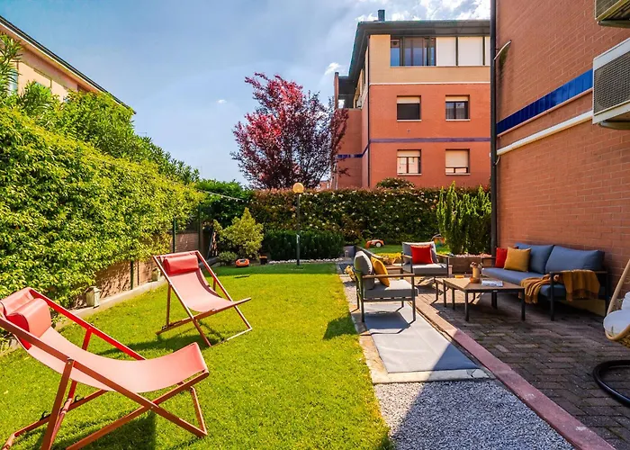 Garden Retreat, 5 Min Dal Centro Con Garage Apartment Modena