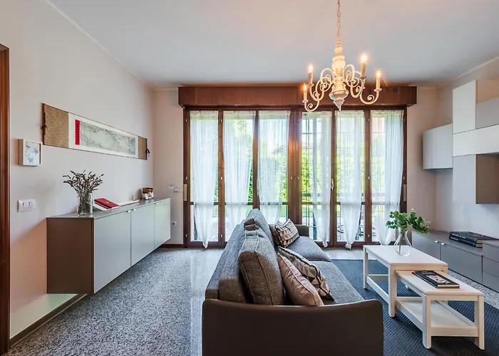 Garden Retreat, 5 Min Dal Centro Con Garage Apartment Modena